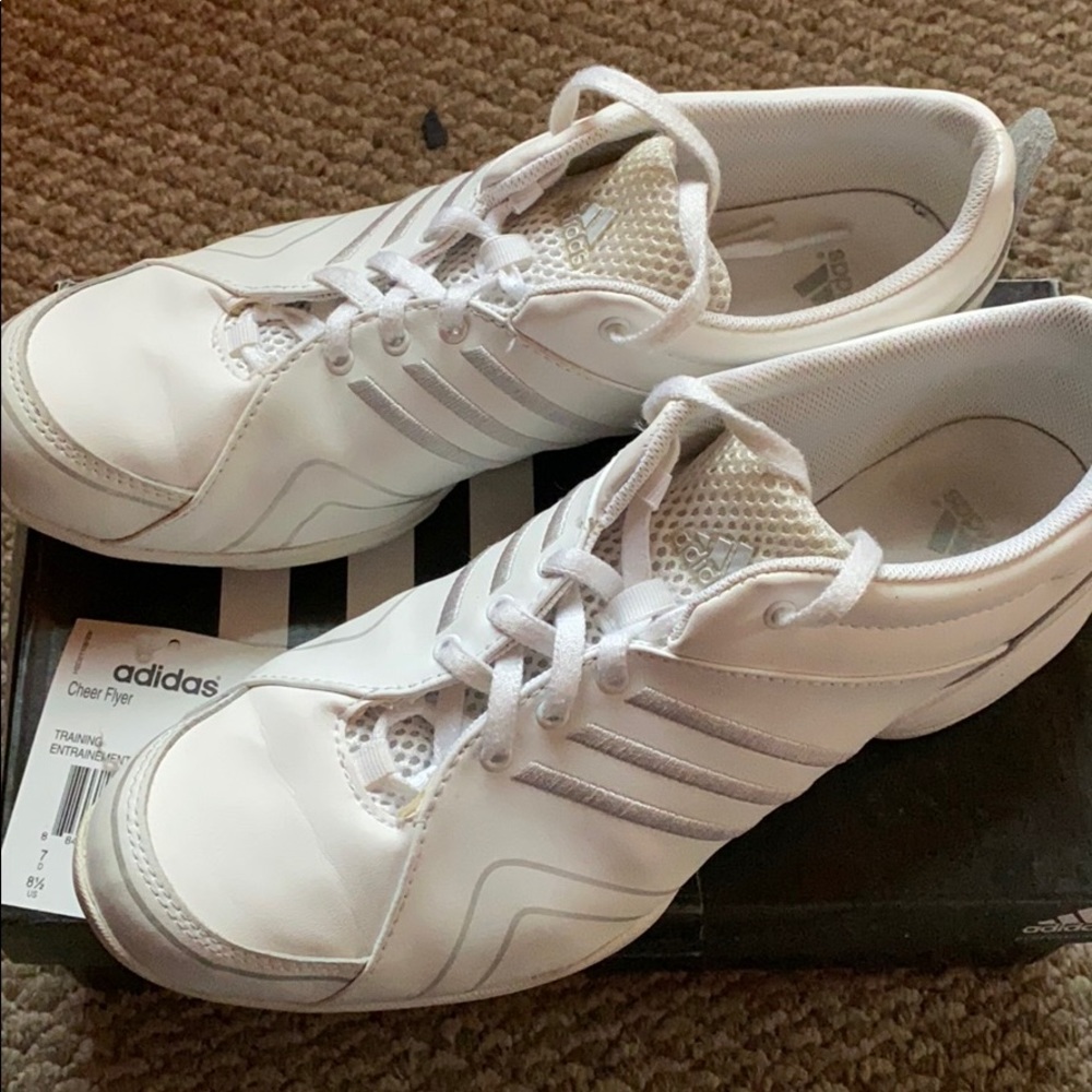 Adidas Cheer Flyer sneakers